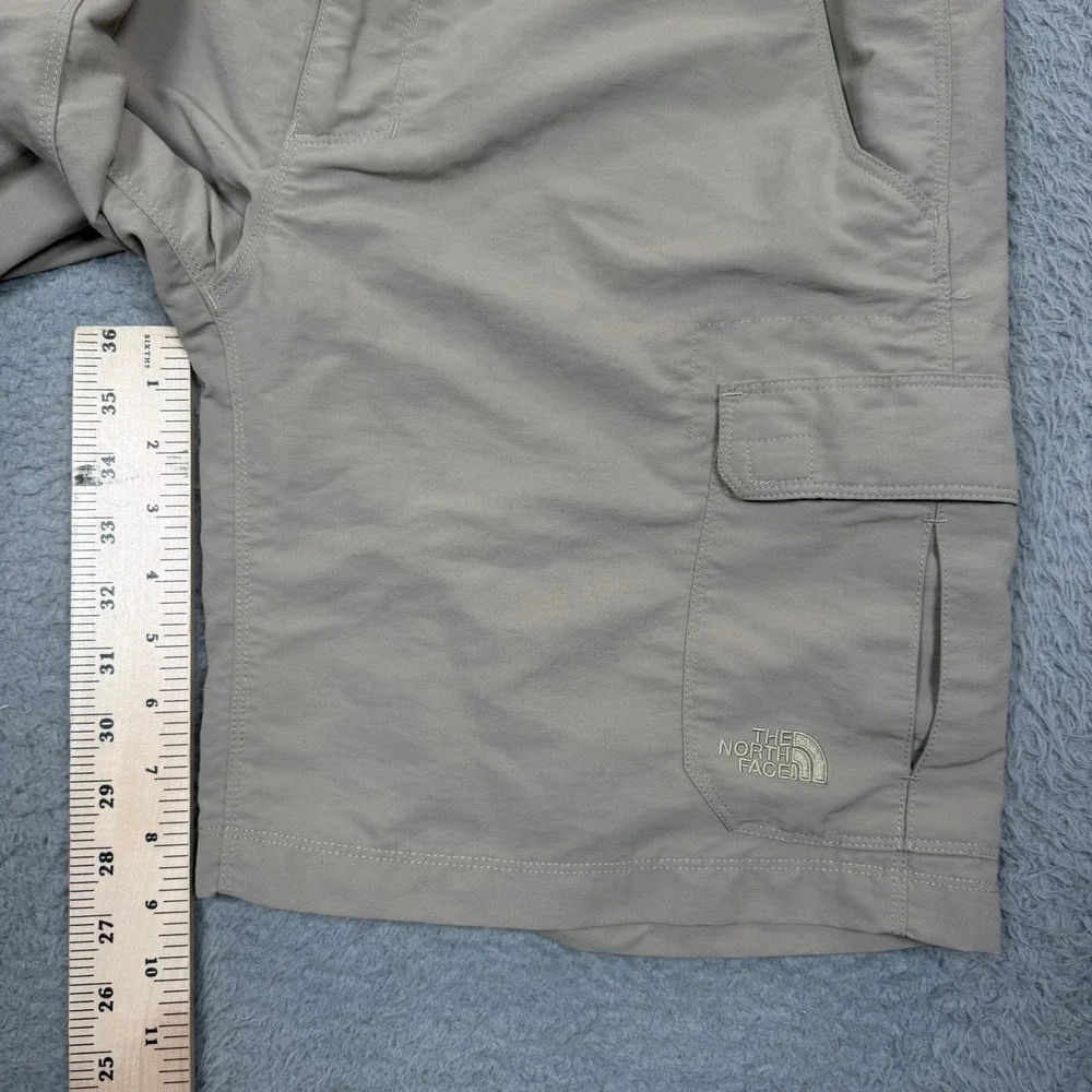 The North Face Mens Khaki Tan Nylon Cargo Hiking Shorts Size Medium 30 Waist